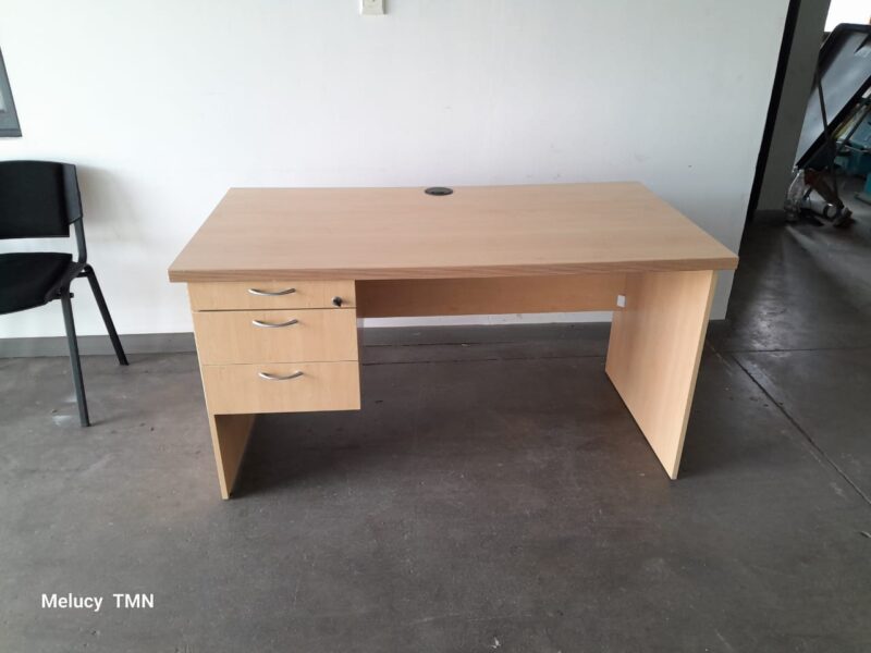 Shell Desk With Fitted Drawer 1400mm x 750mm - Image 2
