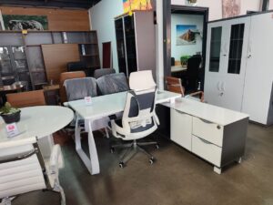 Moritz 1600mm×1600mm Gloss White L Shape Office Desk w/Cabinet Fluid Steel Leg