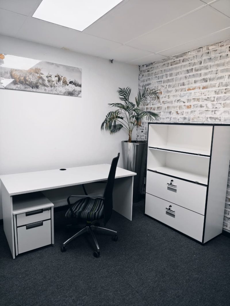 Shell White Desk With Mobile Pedestal 1600mm x 750mm