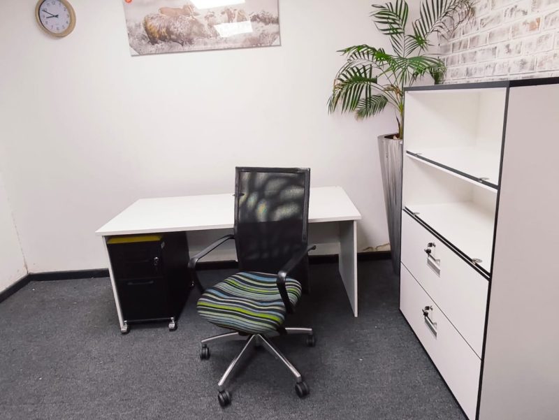 Shell White Desk With Mobile Pedestal 1600mm x 750mm - Image 5