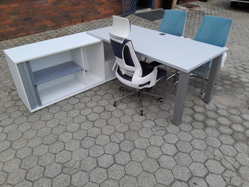 Management Desk 2000mm x 1800mm - Image 2