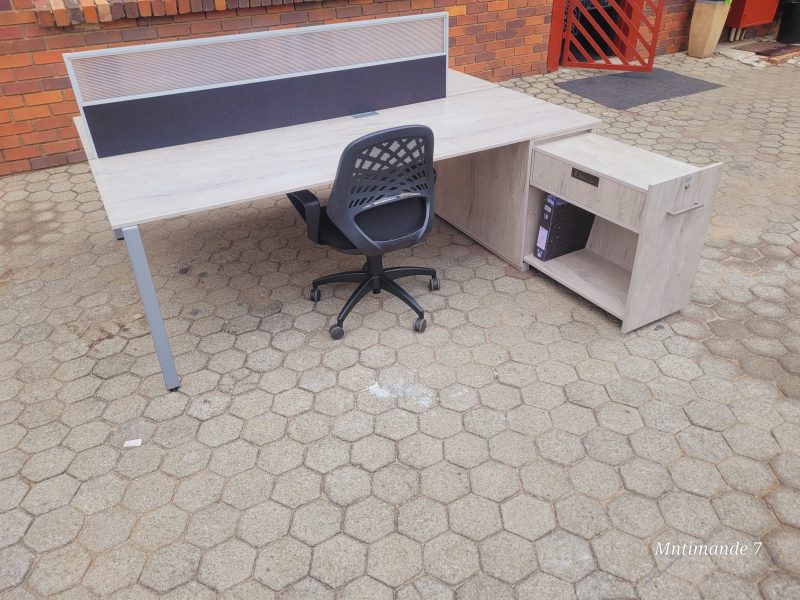 Verzasca 4 Way cluster Desk 2200mm x 1600mm
