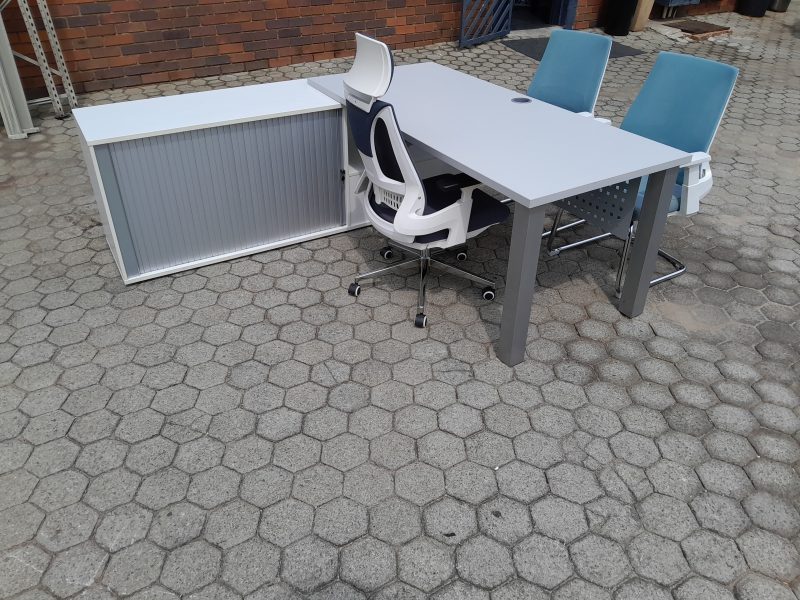 Management Desk 2000mm x 1800mm