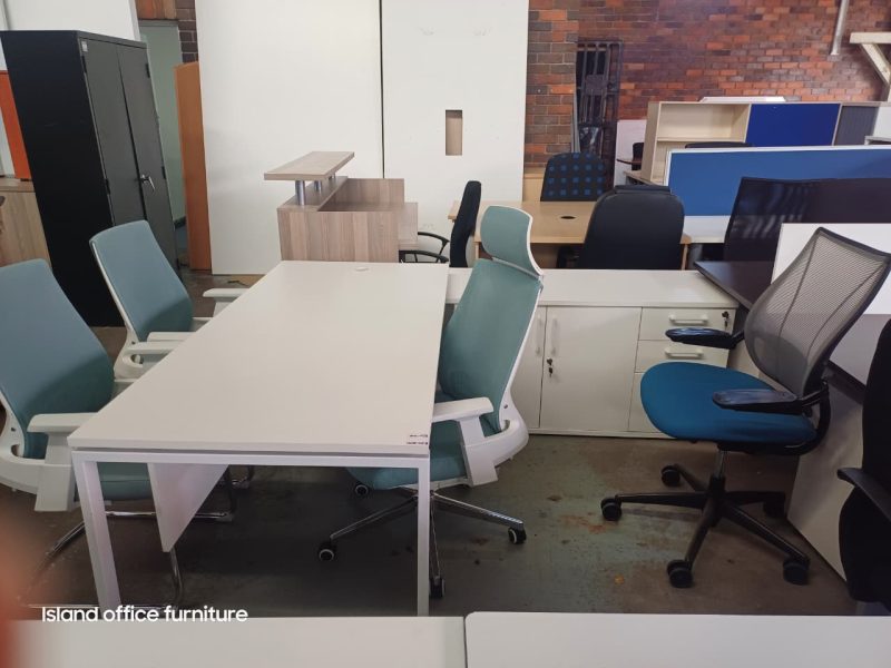 Cecil Executive Desk 2000mm x 2000mm