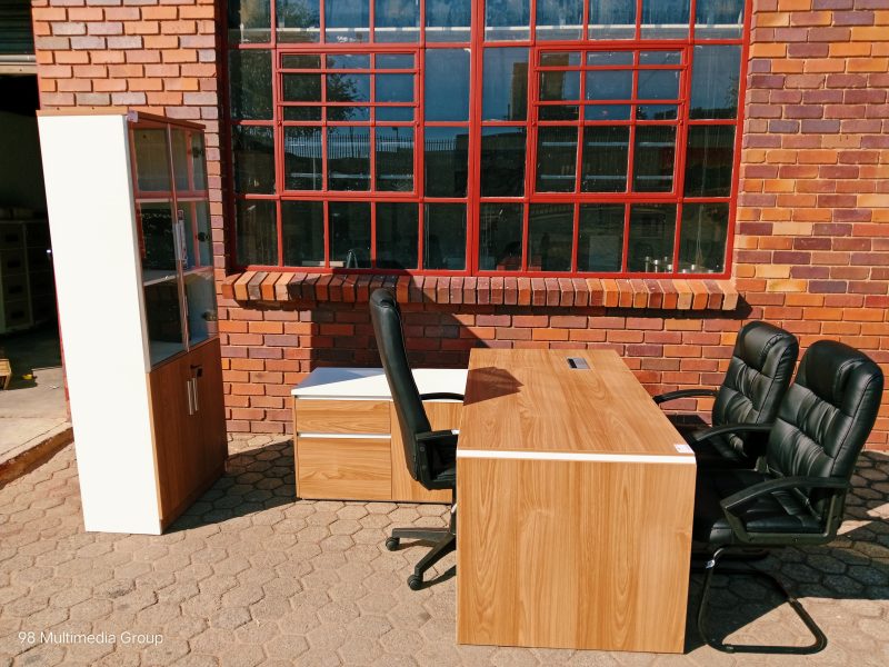 DF-White + Oak L shape Desk 1625mm x 1750mm - Image 2