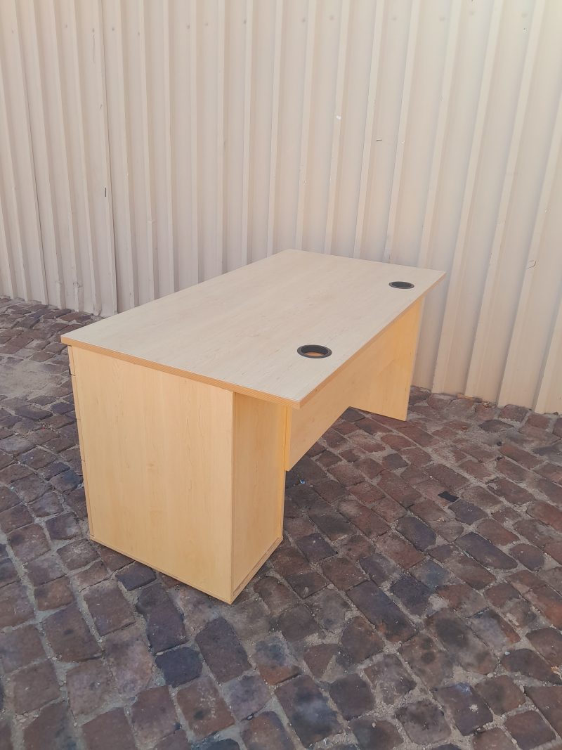 Kya Desk 1400mm x 750mm - Image 2