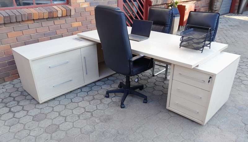 Executive Desk 2400mm x 1800mm