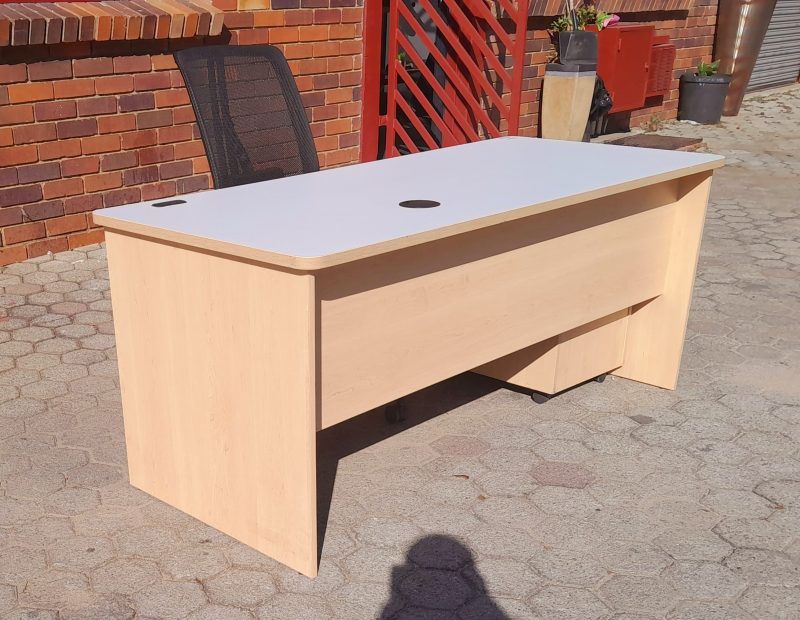 White Plus Maple Desk 1720mm x 760mm - Image 2