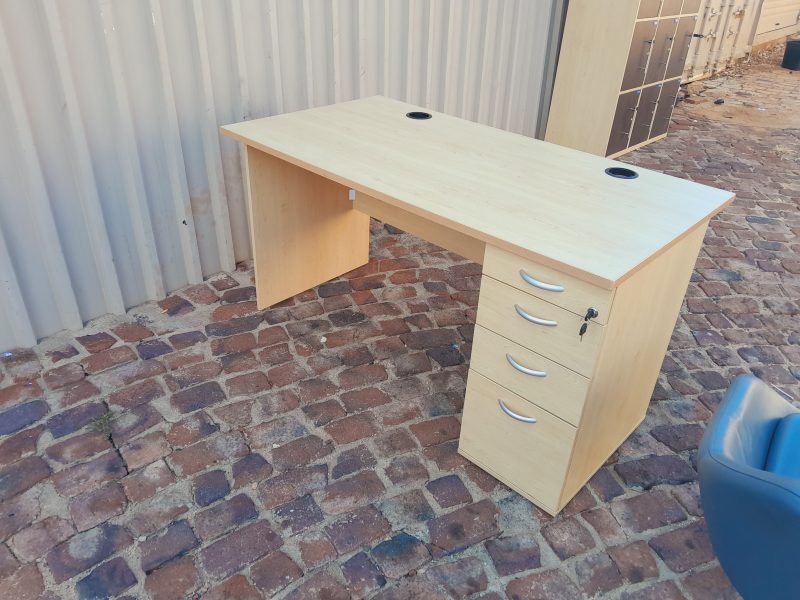 Kya Desk 1400mm x 750mm