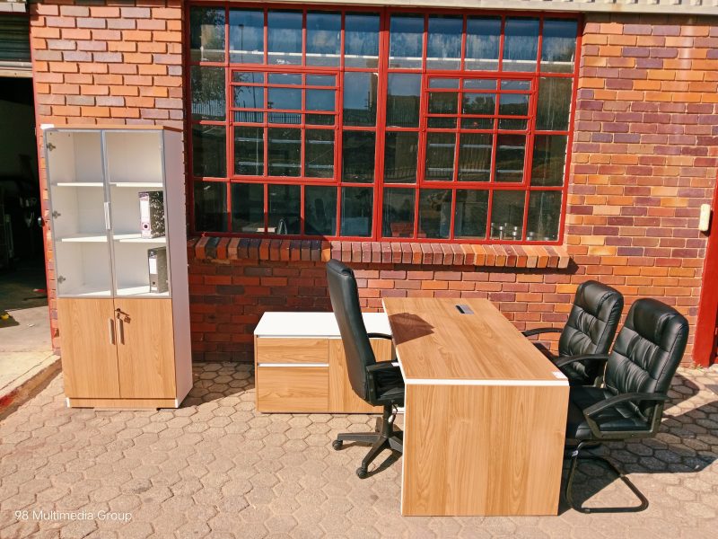 DF-White + Oak L shape Desk 1625mm x 1750mm