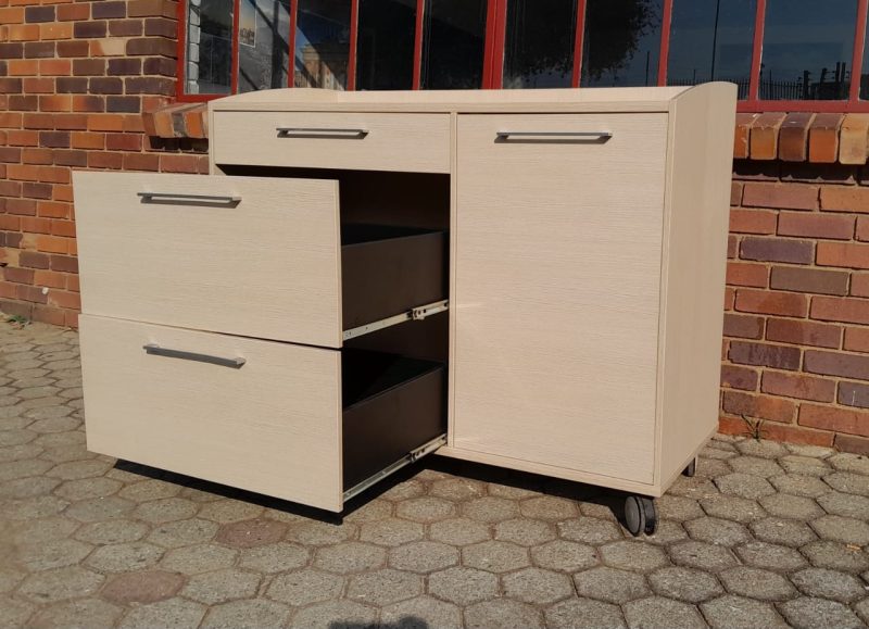 Wooden Sever Cabinet 1400mm x 600mmD x 1100mmH - Image 4