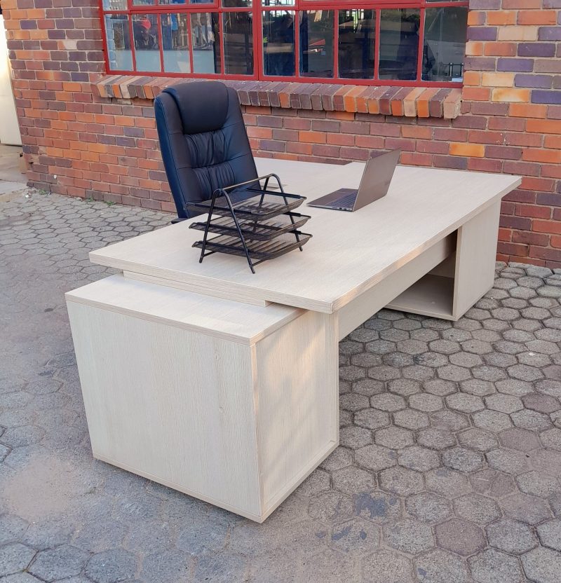 Executive Desk 2400mm x 1800mm - Image 5