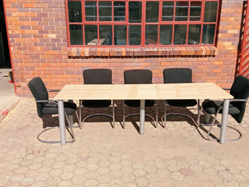 Summer Oak Table 2400mm x 770mm - Image 2