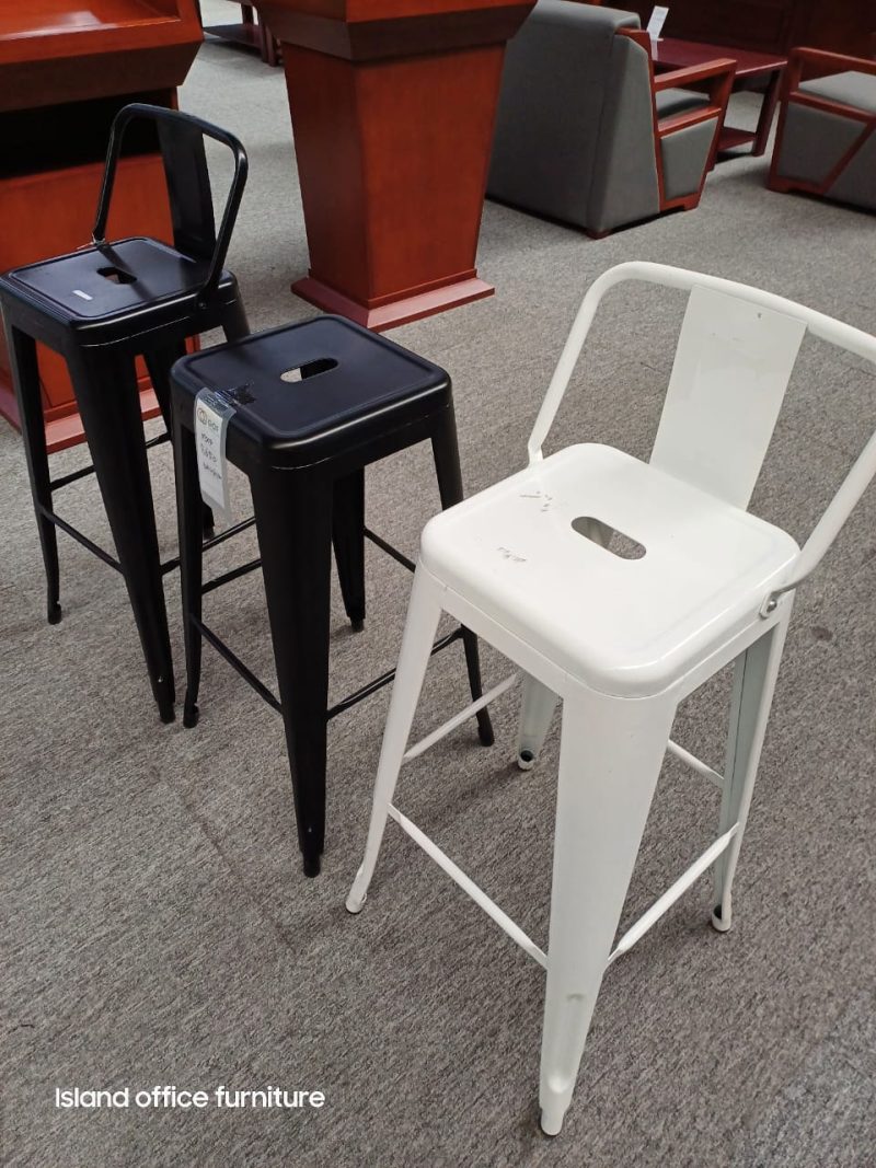 M006-Black or White Bar Stool