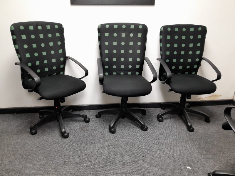 Texas Range Black Chairs QUALITY USED - Image 3