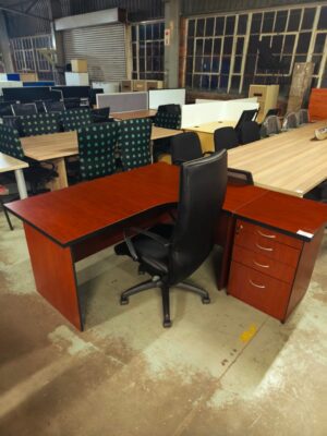 Mahogany L Shape Desk 1600mm x 1700mm