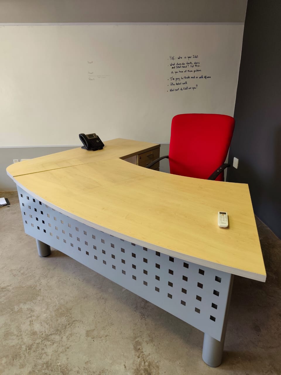 Advance Maple Desk 2000mm x 1500mm - Image 4