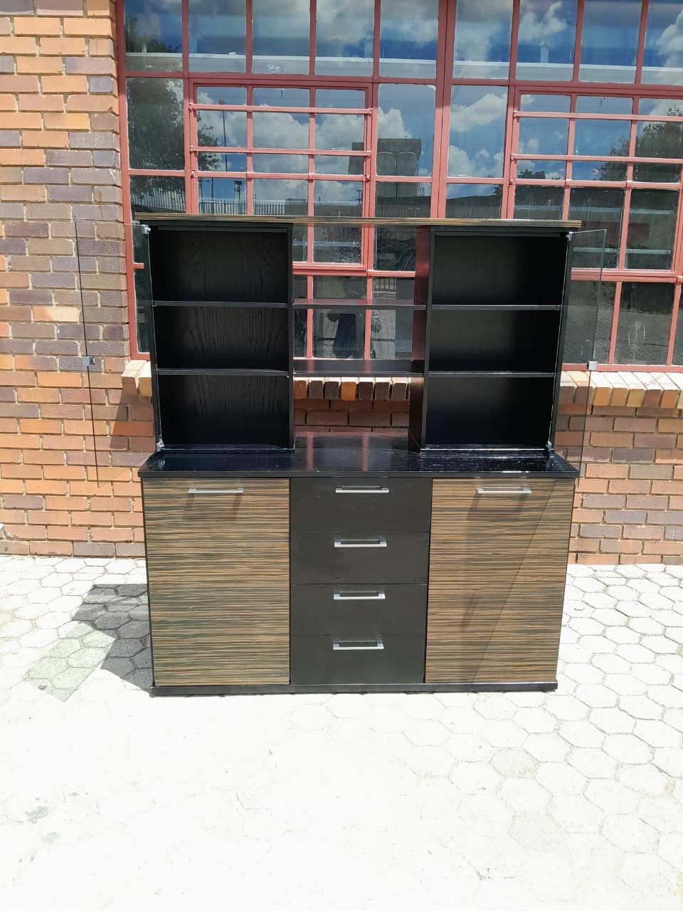 Madiba Server With Glass 1800mmH x 1600mm x 600mmD
