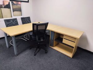 Maple l shape desk 1800mm x 2100mm