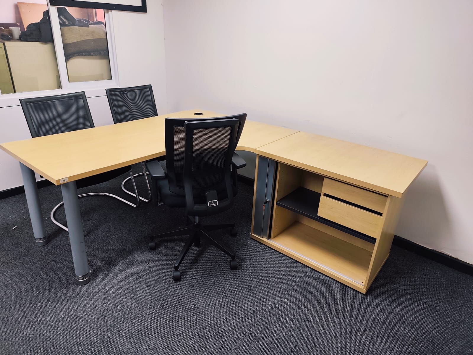Maple l shape desk 1800mm x 2100mm