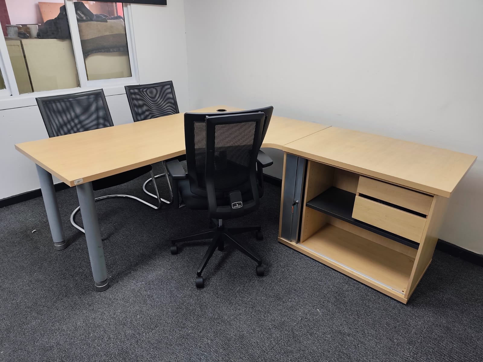 Maple l shape desk 1800mm x 2100mm - Image 5