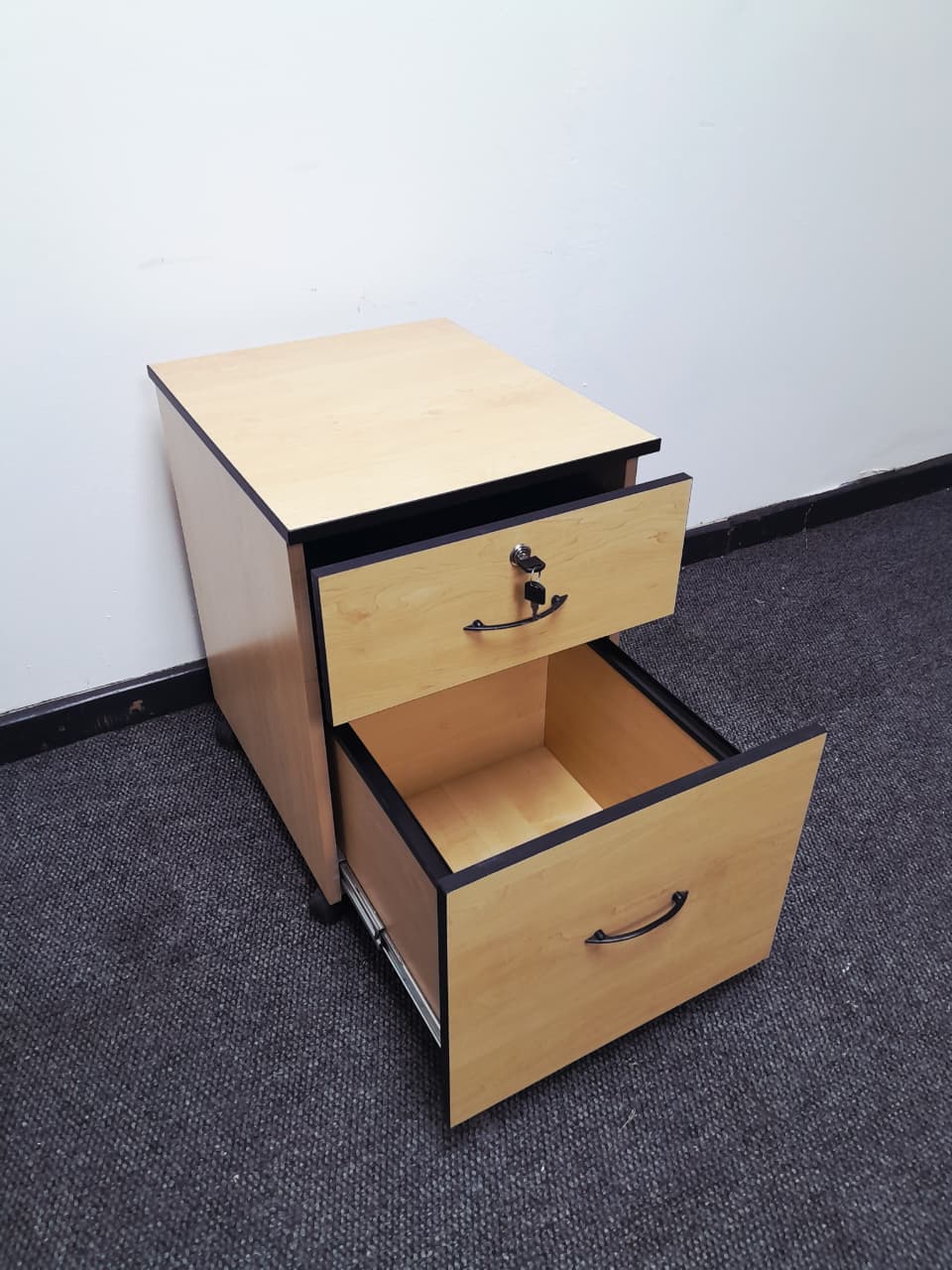 Maple Mobile Pedestal - Image 3