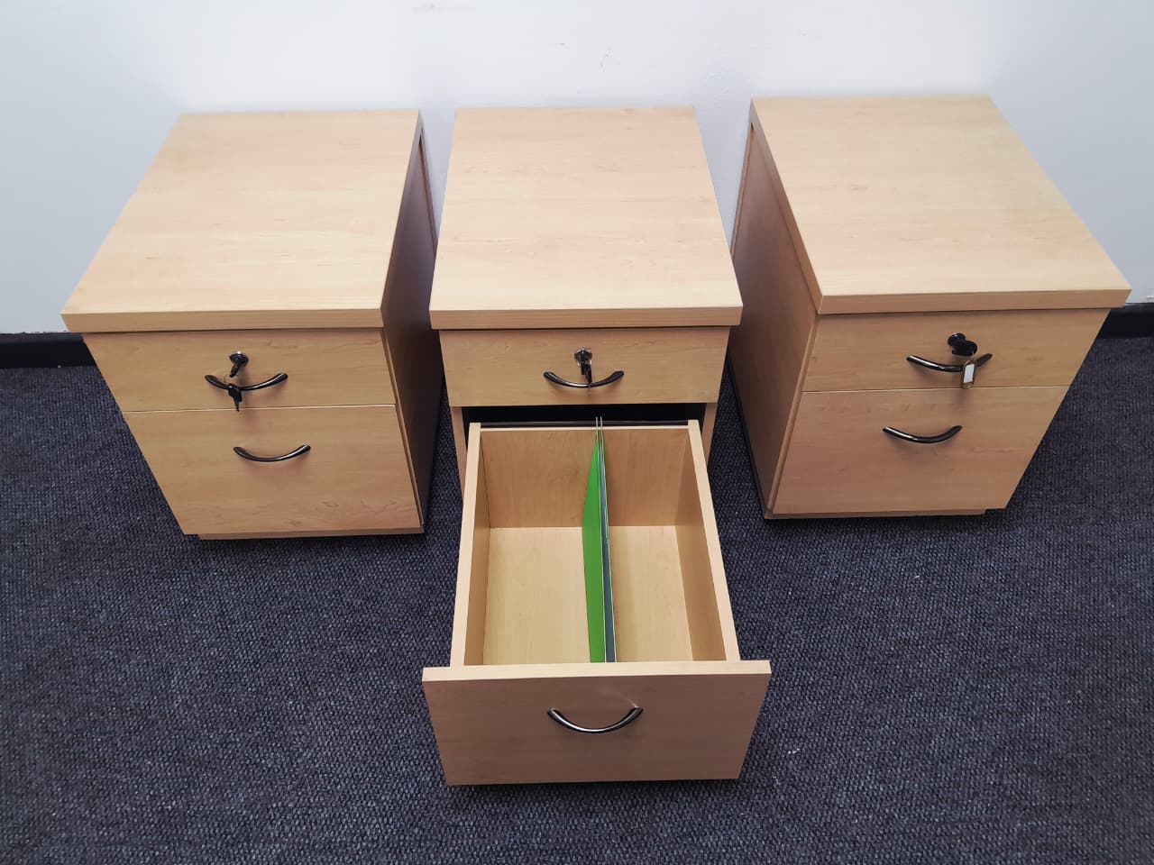 Maple Mobile Pedestal
