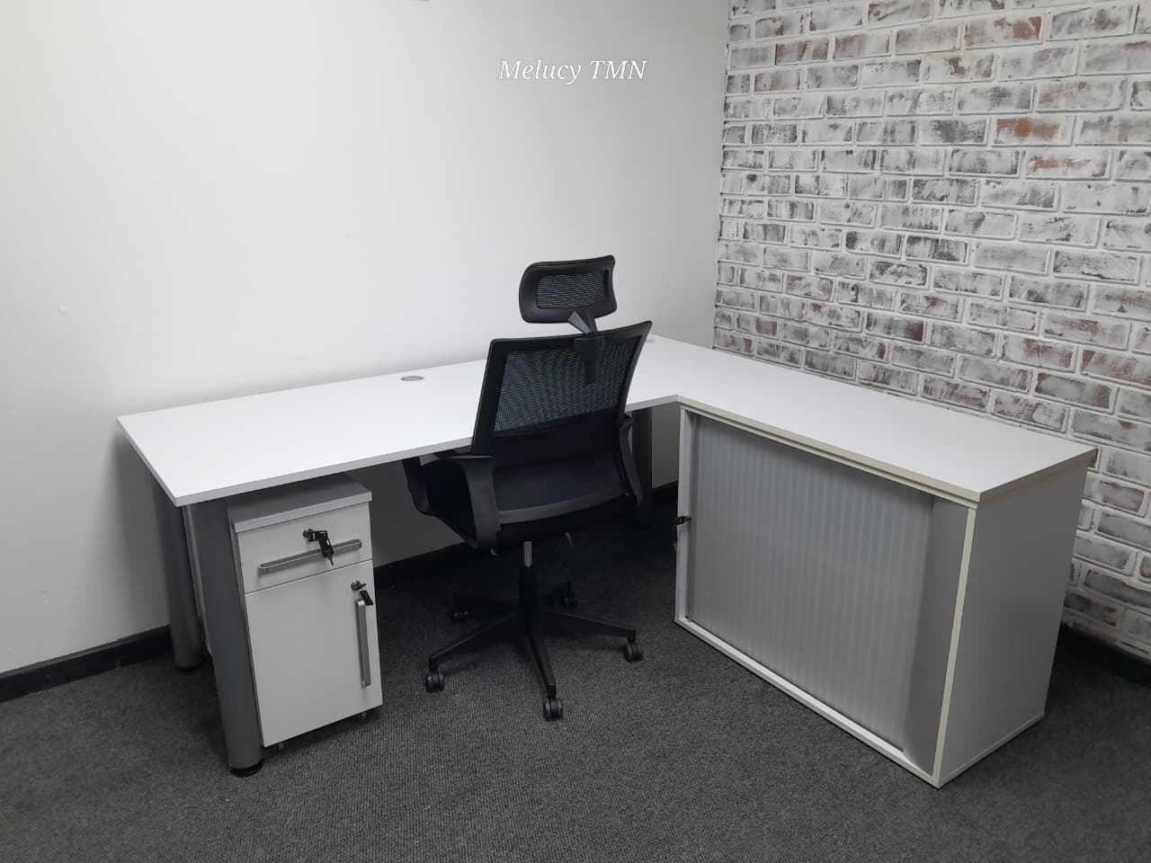 White L Shape Desk 1800mm x 1600mm