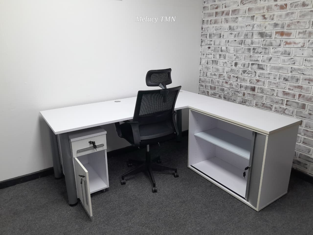 White L Shape Desk 1800mm x 1600mm - Image 4