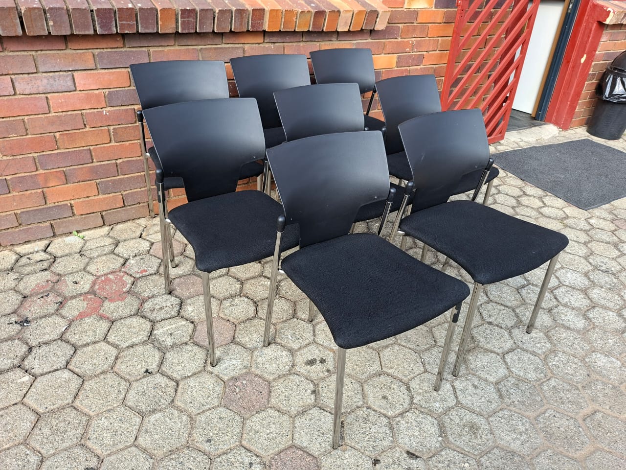 Ikon visitor black chair