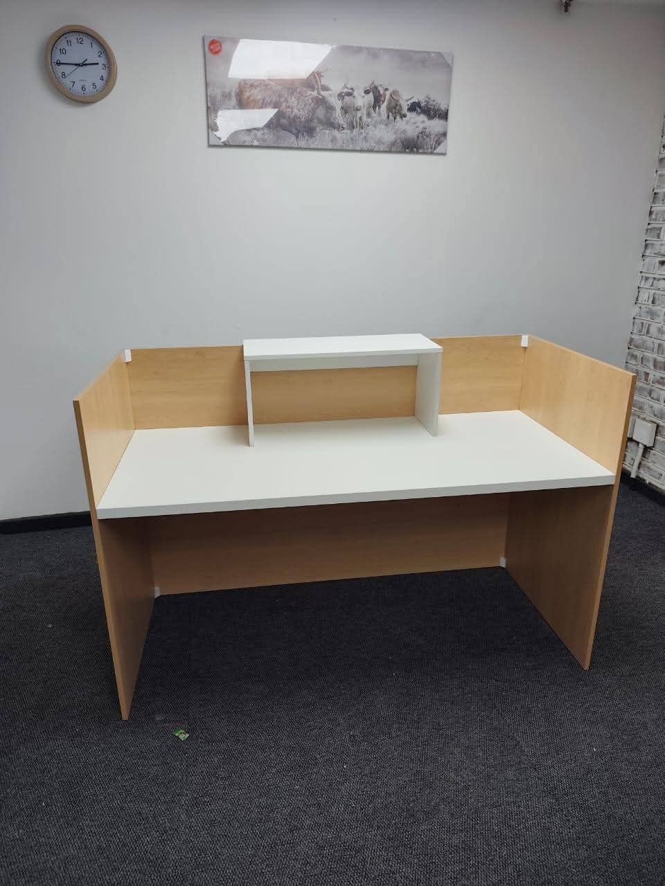 Maple & White Reception Unit 1600mm x 700mm - Image 2