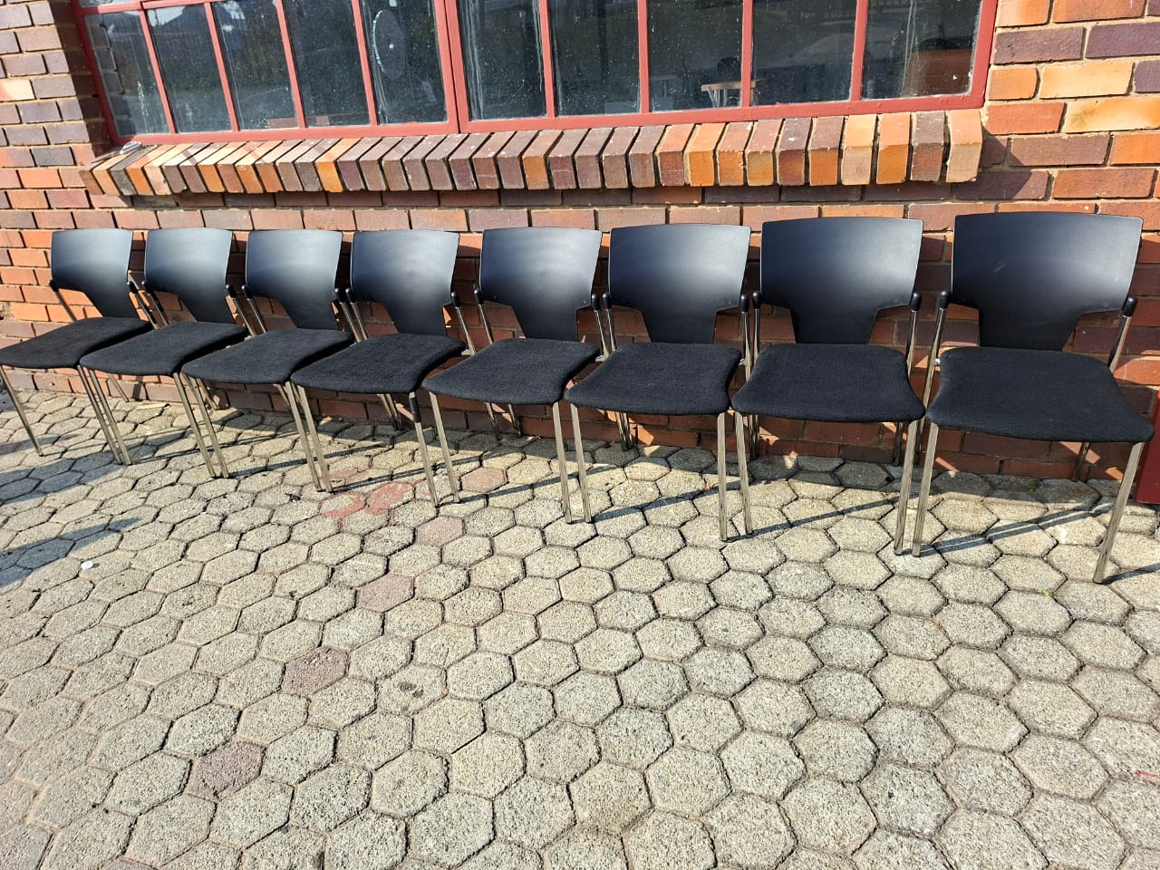 Ikon visitor black chair - Image 5