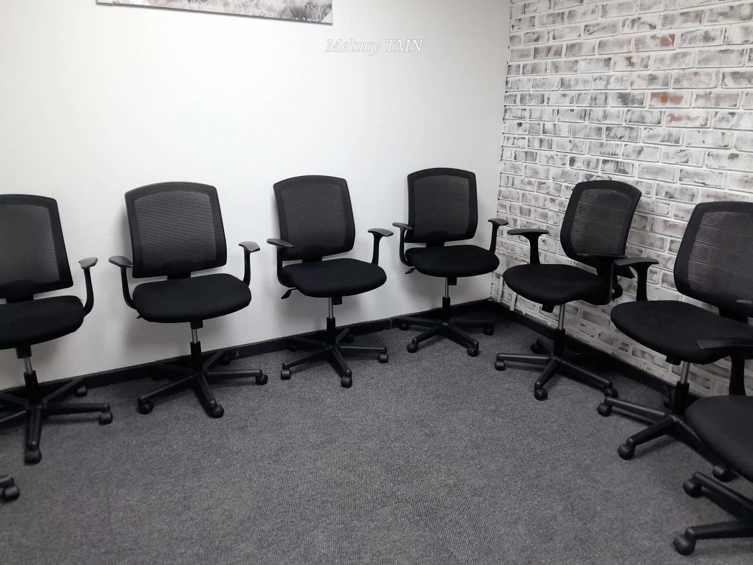 Joi medium mesh chairs