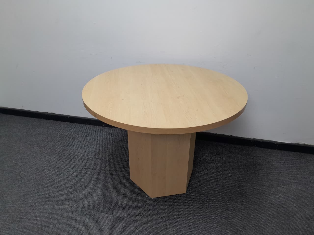 Maple round table 1200mm - Image 2
