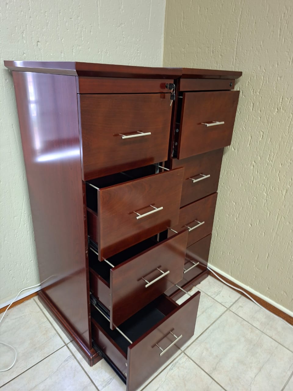 Veneer Mahogany - Image 3