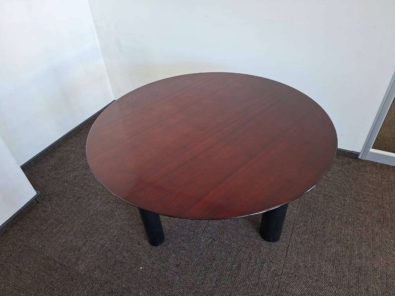 Mahogany Veneer Round Table 1200mm