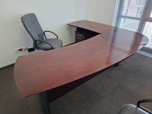 Mahogany Veneer L shape desk