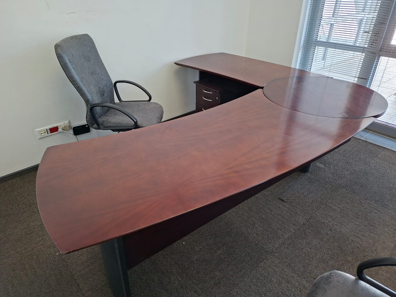 Mahogany Veneer L shape desk